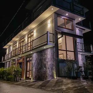Проживание в семье Hanthana House